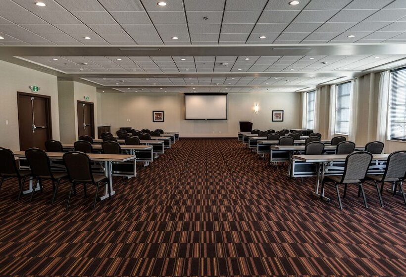 فندق Four Points By Sheraton Sherwood Park