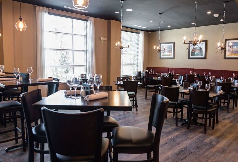 בית מלון כפרי Four Points By Sheraton Sherwood Park