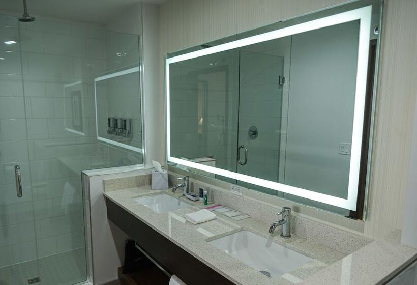 فندق Four Points By Sheraton Sherwood Park