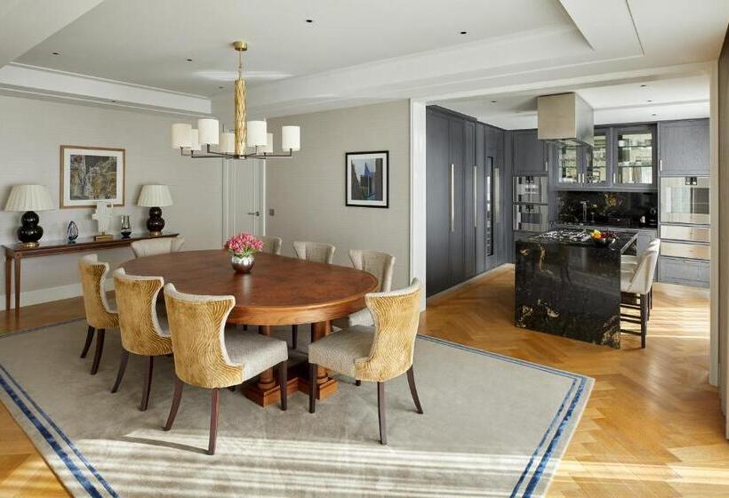 Four Seasons Hotel London At Tower Bridge