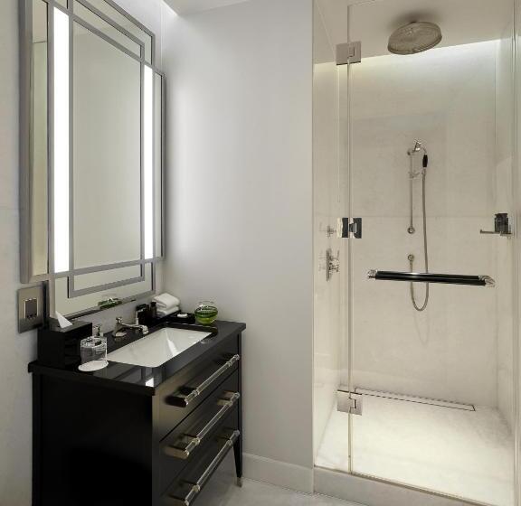 Four Seasons Hotel London At Tower Bridge