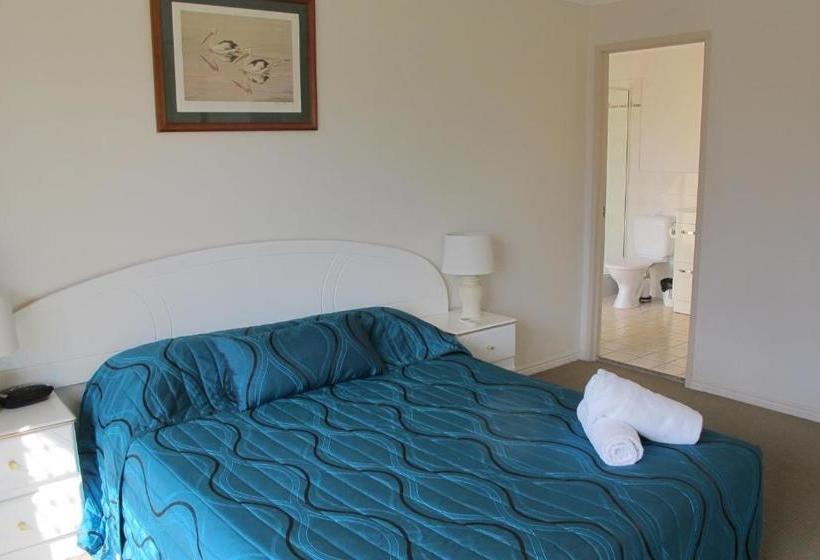 בית מלון כפרי Grangewood Court Apartments