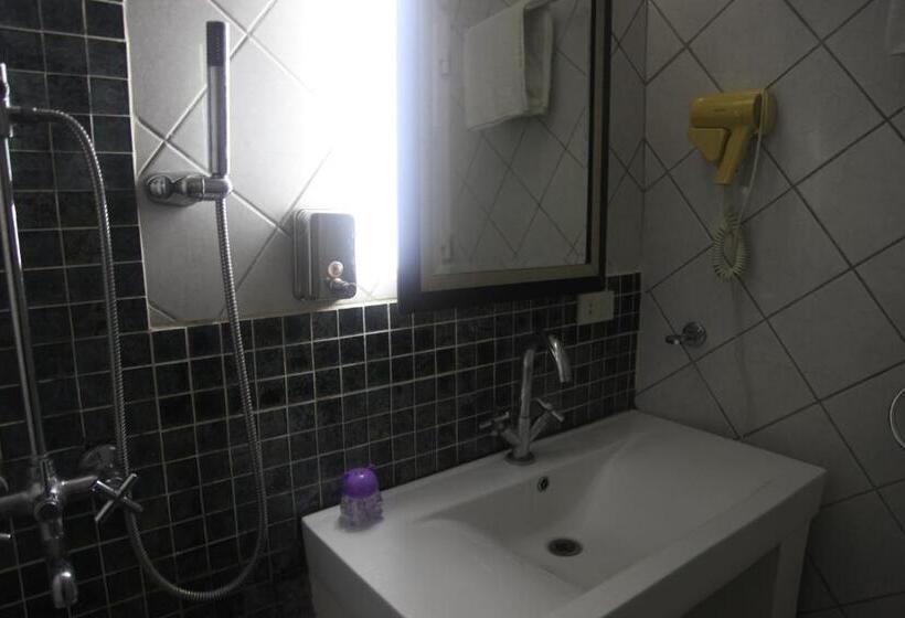 هتل Green Monkey Resort Boracay