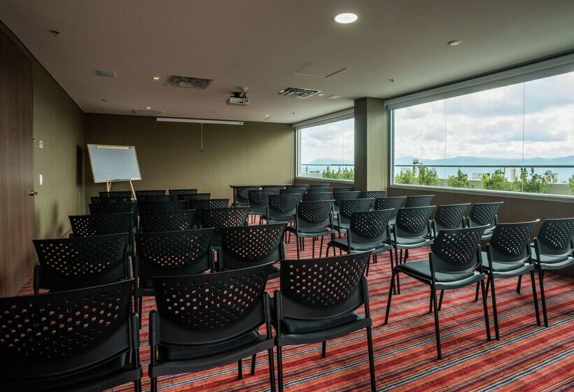 فندق Hampton By Hilton Bucaramanga