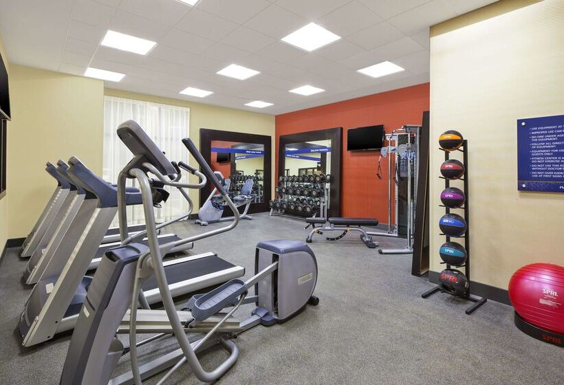 فندق Hampton Inn By Hilton Detroit Dearborn