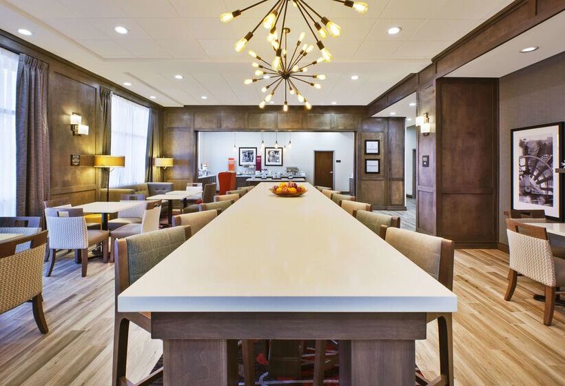 בית מלון כפרי Hampton Inn By Hilton Detroit Dearborn