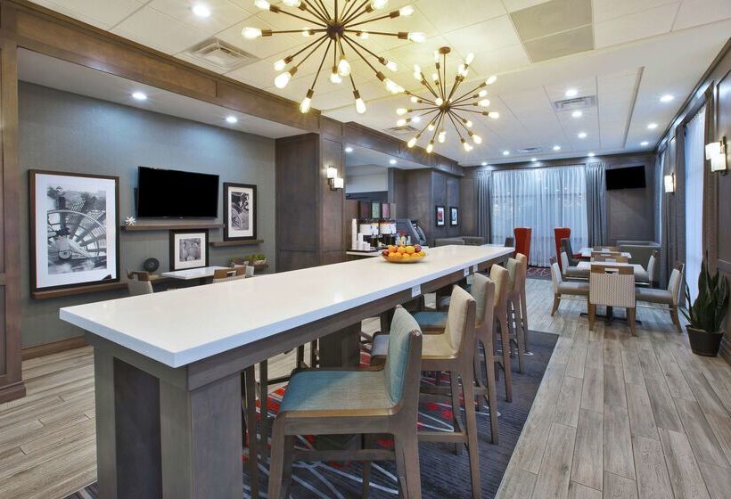 בית מלון כפרי Hampton Inn By Hilton Detroit Dearborn