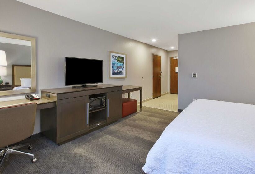 فندق Hampton Inn By Hilton Detroit Dearborn