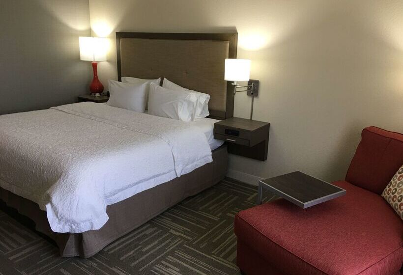 Отель Hampton Inn Mcpherson