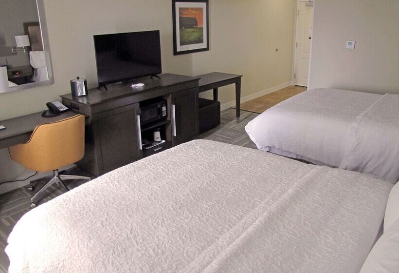 Отель Hampton Inn Mcpherson