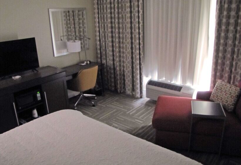 Отель Hampton Inn Mcpherson