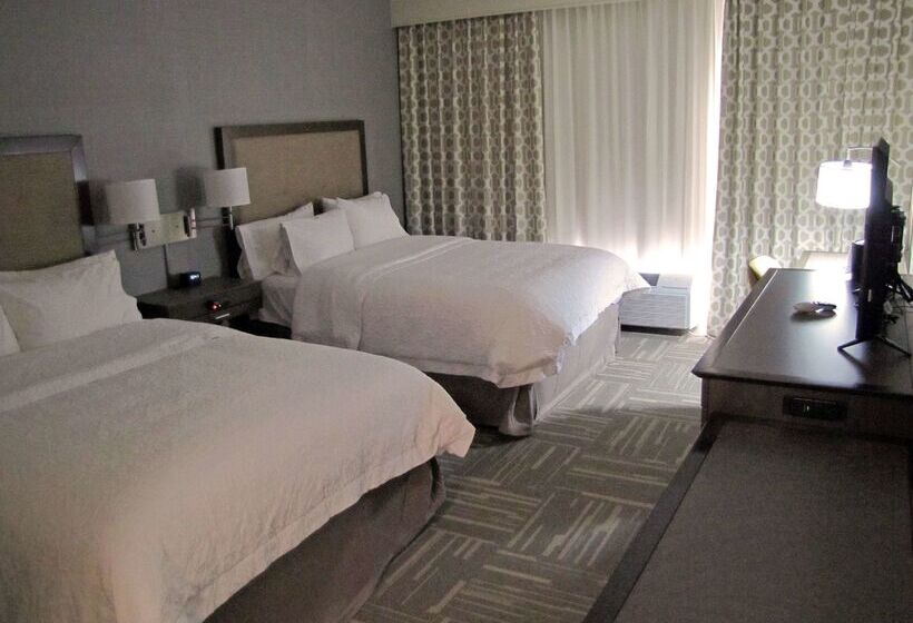 Отель Hampton Inn Mcpherson