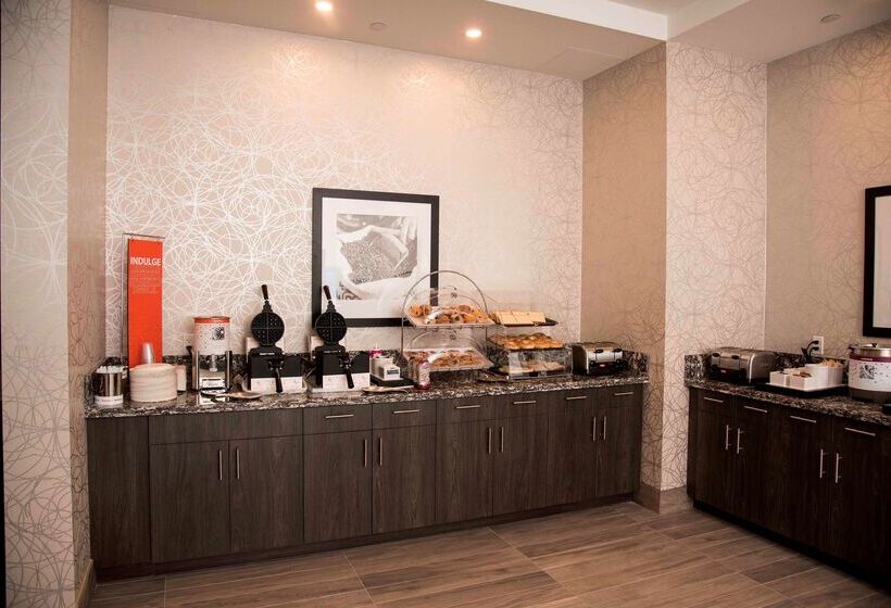 فندق Hampton Inn & Suites By Hilton Thunder Bay