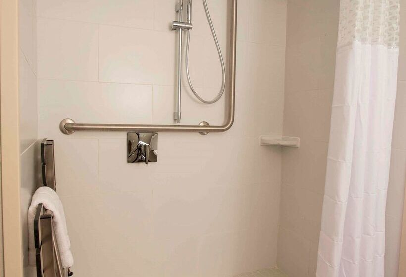 هتل Hampton Inn & Suites By Hilton Thunder Bay