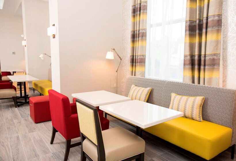 فندق Hampton Inn & Suites By Hilton Thunder Bay