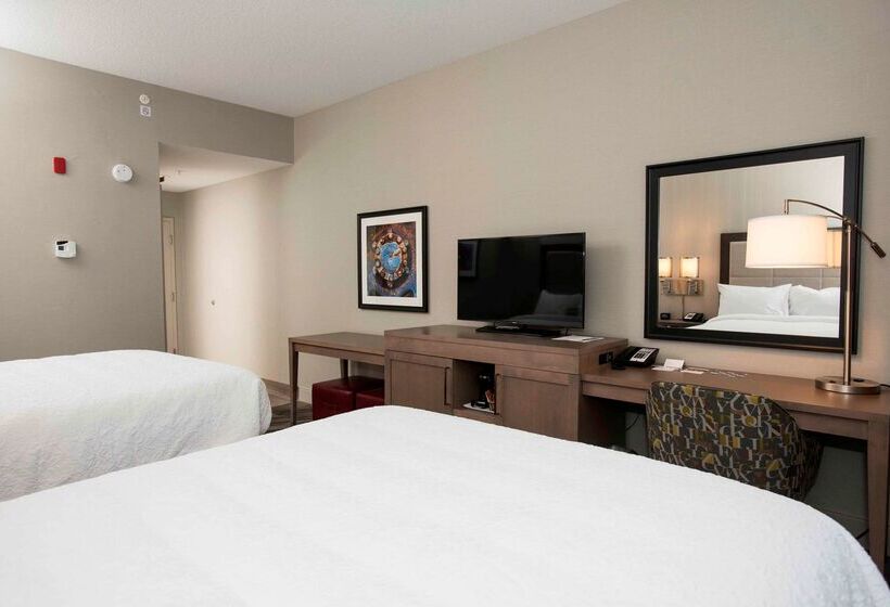 فندق Hampton Inn & Suites By Hilton Thunder Bay