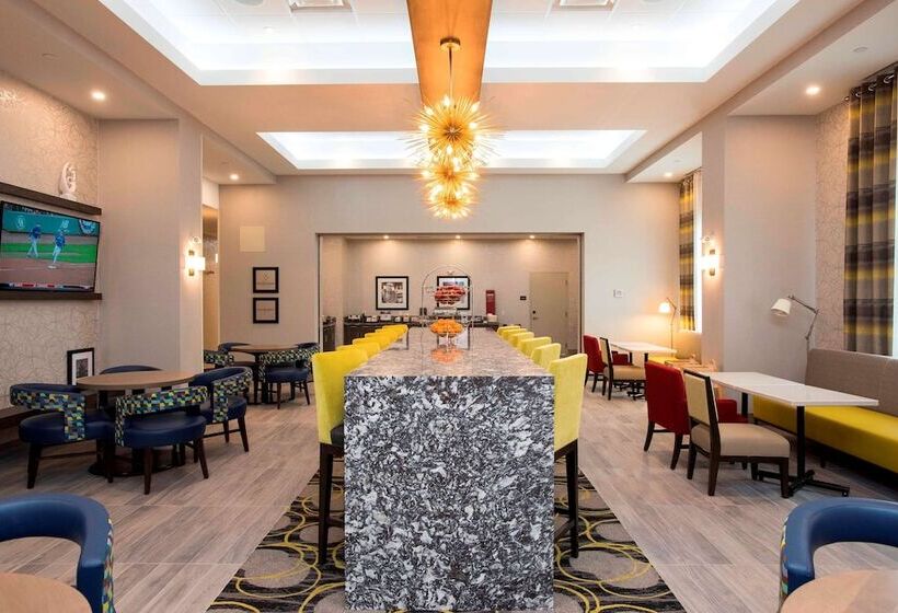 فندق Hampton Inn & Suites By Hilton Thunder Bay