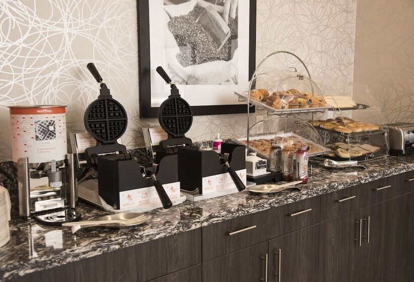 هتل Hampton Inn & Suites By Hilton Thunder Bay