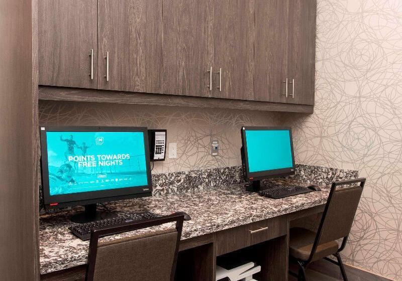 فندق Hampton Inn & Suites By Hilton Thunder Bay