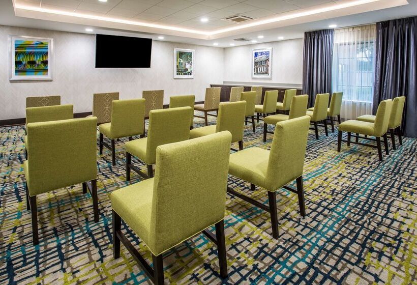 Отель Hampton Inn & Suites Yonkers Westchester