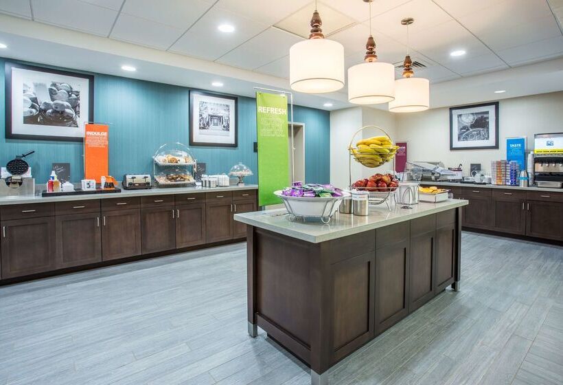 Отель Hampton Inn & Suites Yonkers Westchester