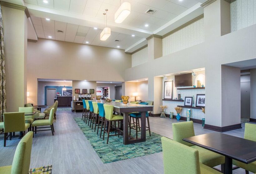 Отель Hampton Inn & Suites Yonkers Westchester