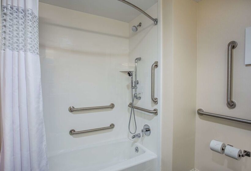 Отель Hampton Inn & Suites Yonkers Westchester