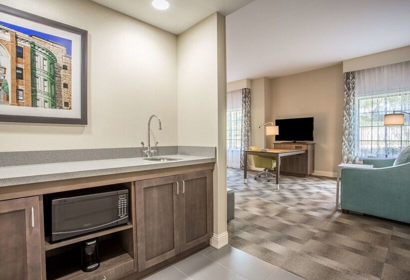 Отель Hampton Inn & Suites Yonkers Westchester