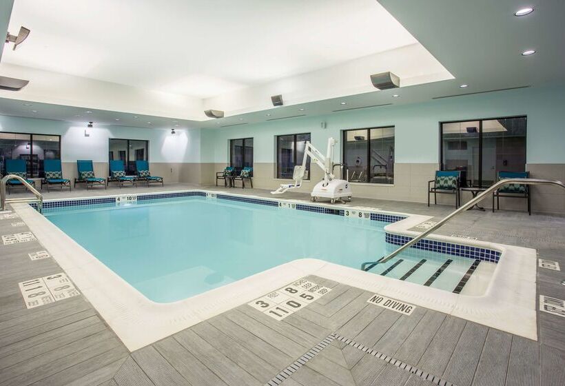 Отель Hampton Inn & Suites Yonkers Westchester