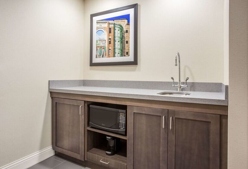 Отель Hampton Inn & Suites Yonkers Westchester