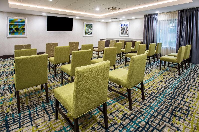 Отель Hampton Inn & Suites Yonkers Westchester