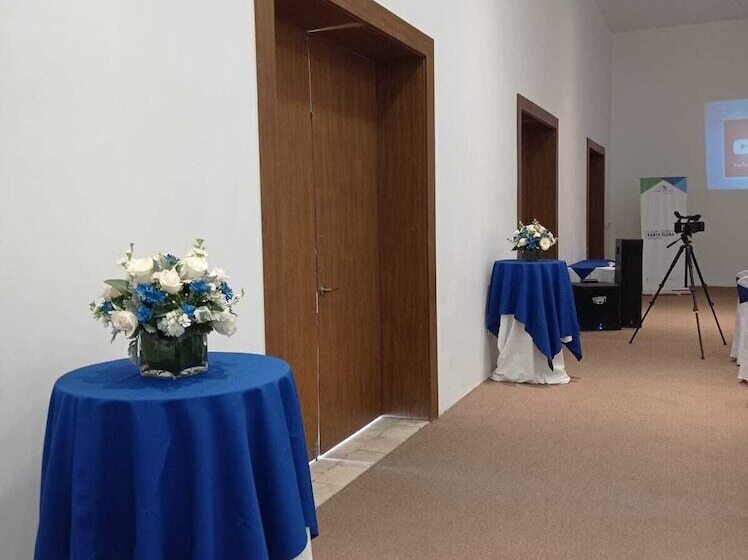 هتل Howard Johnson By Wyndham Montanita