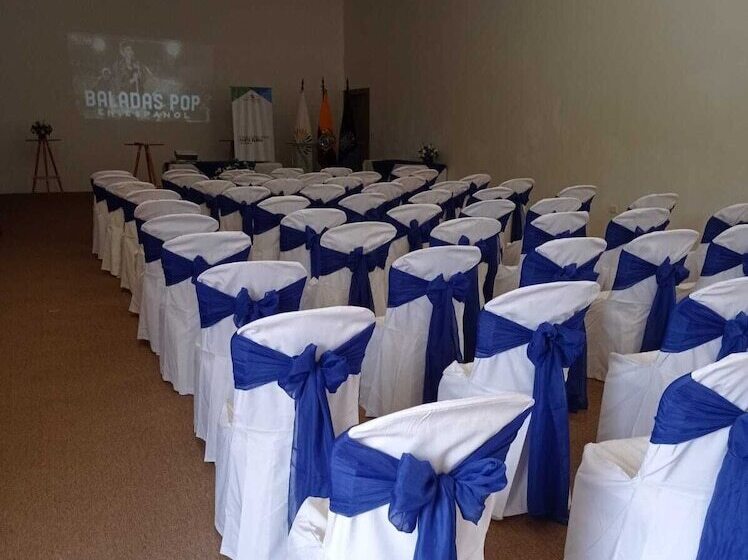 هتل Howard Johnson By Wyndham Montanita