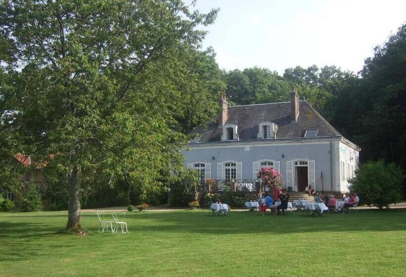 Отель Hôtel Les Grands Chênes