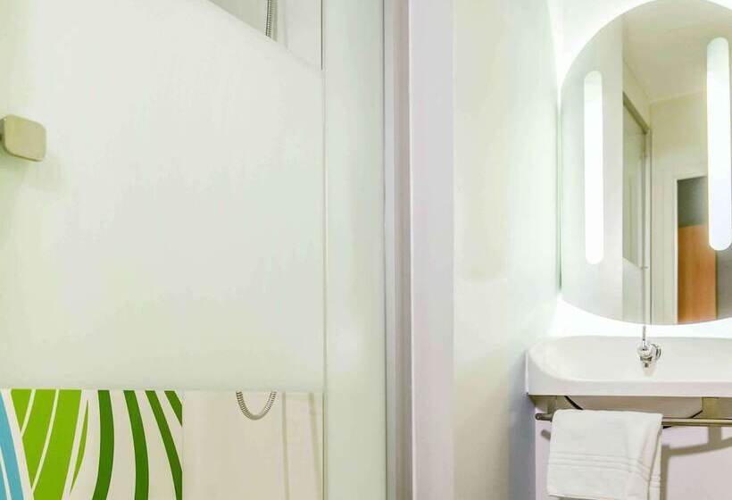Отель Ibis Budget Porte De Camargue