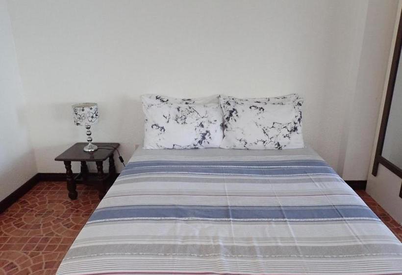 בית מלון כפרי Nost Cottages