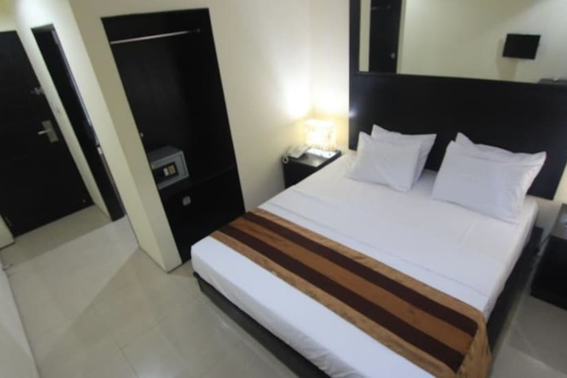 호텔 Collection O Airport Kuta Bali