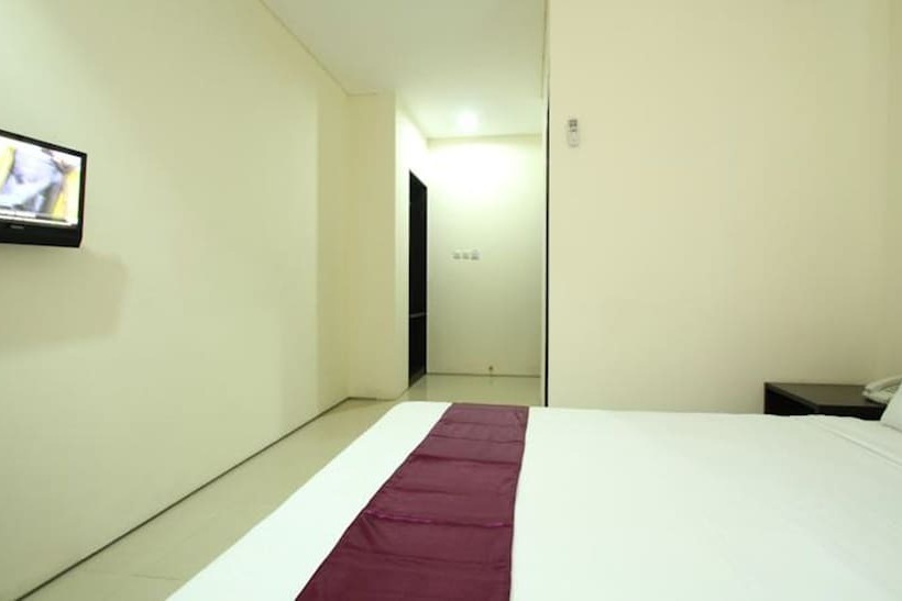 호텔 Collection O Airport Kuta Bali