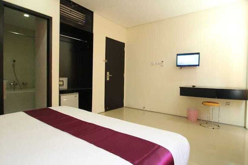 ホテル Collection O Airport Kuta Bali