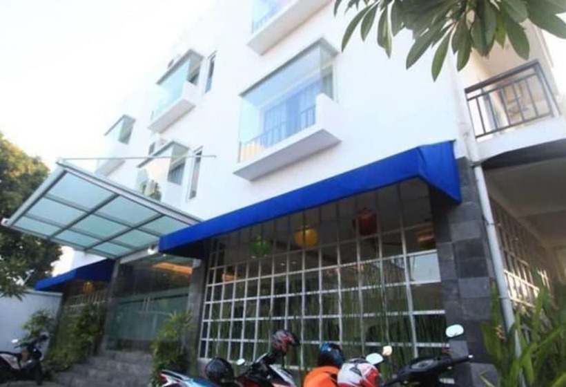 ホテル Collection O Airport Kuta Bali