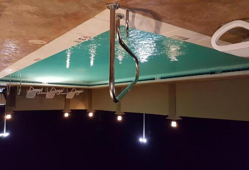 Отель Mainstay Suites Midland