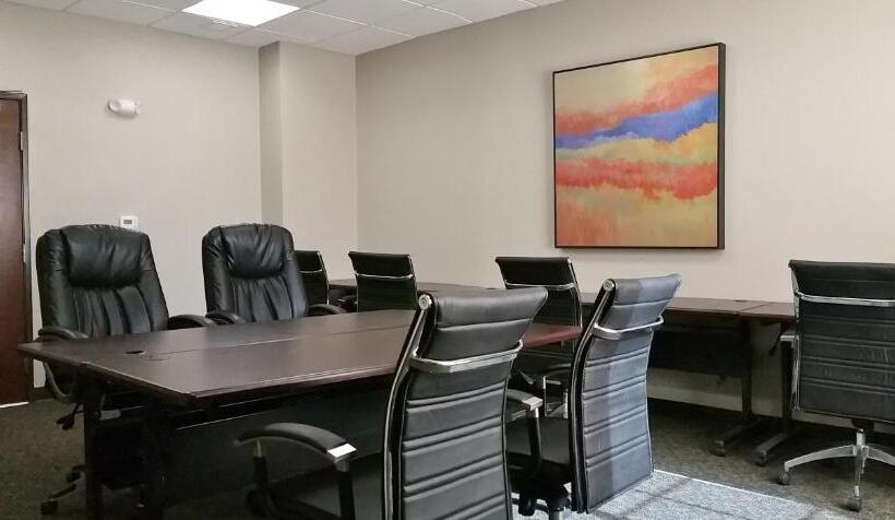 Отель Mainstay Suites Midland