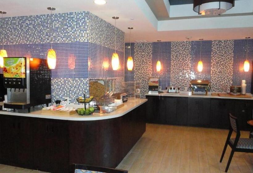 ホテル Mainstay Suites Midland