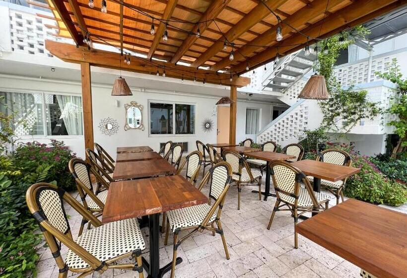 בית מלון כפרי North Beach