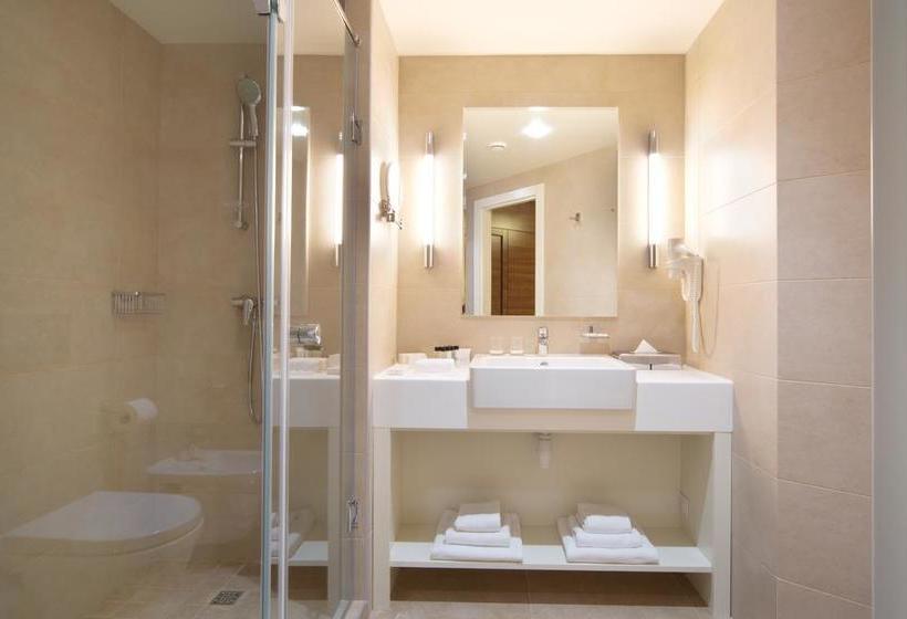 Отель Parklane Resort And Spa