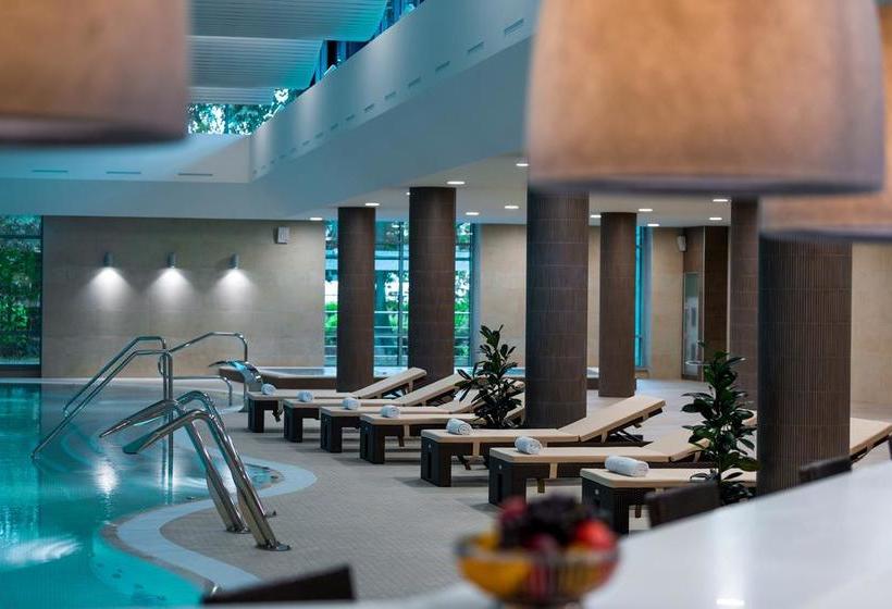 Отель Parklane Resort And Spa