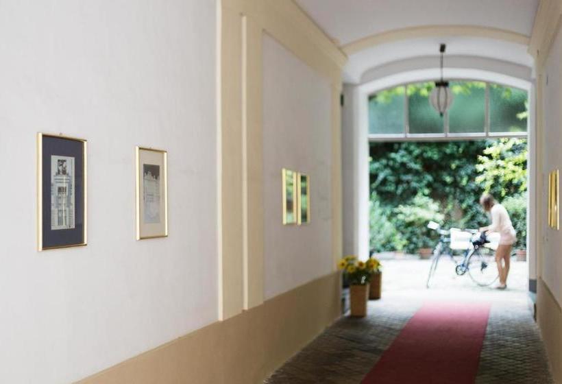 هتل Pension Kraml