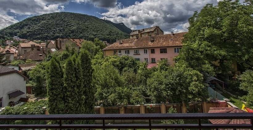 בית מלון כפרי Pensiunea La Residenza