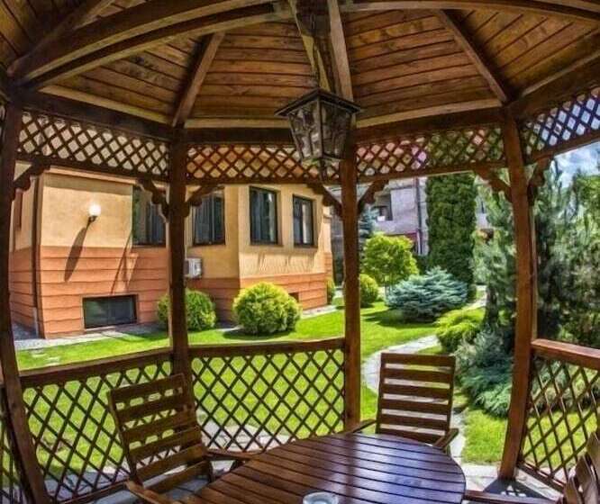 בית מלון כפרי Pensiunea La Residenza