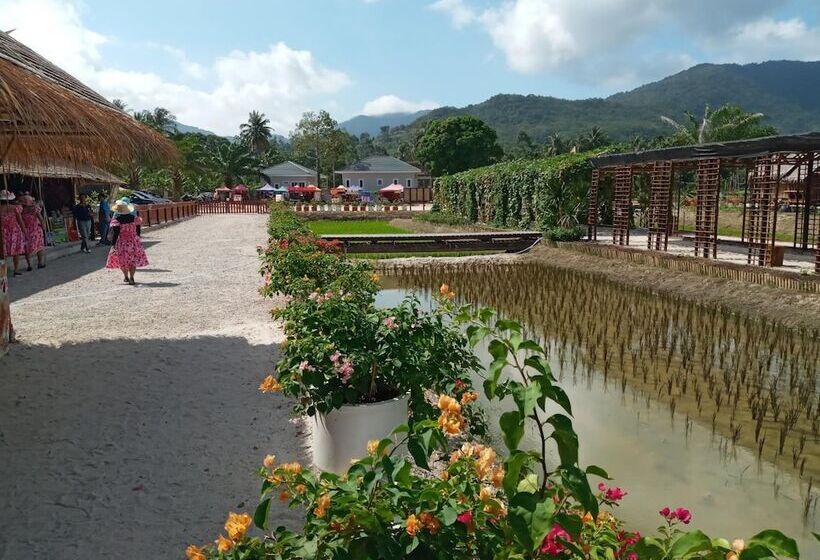 בית מלון כפרי Stella Resort Khanom